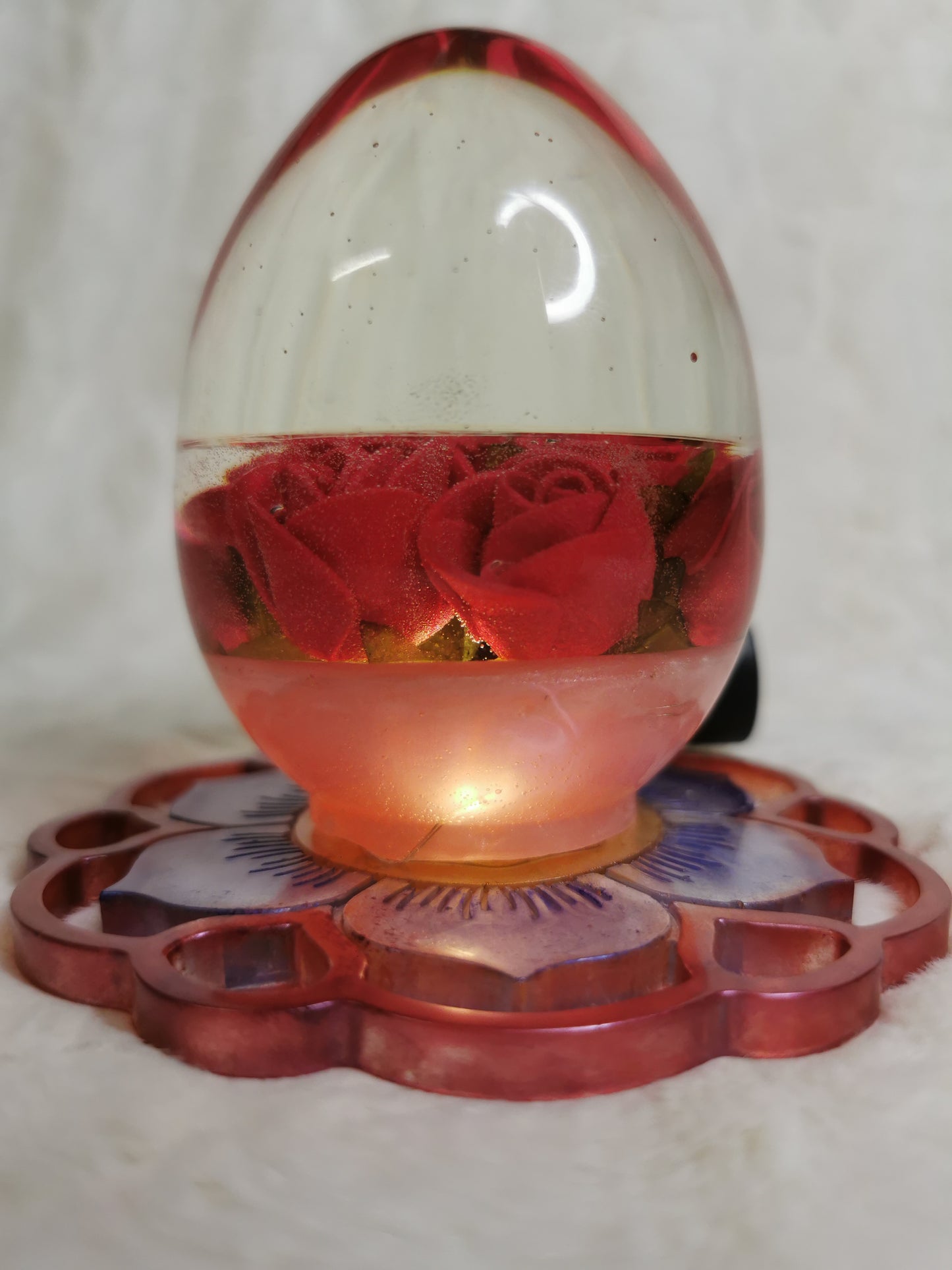 œuf avec rose rouge et led