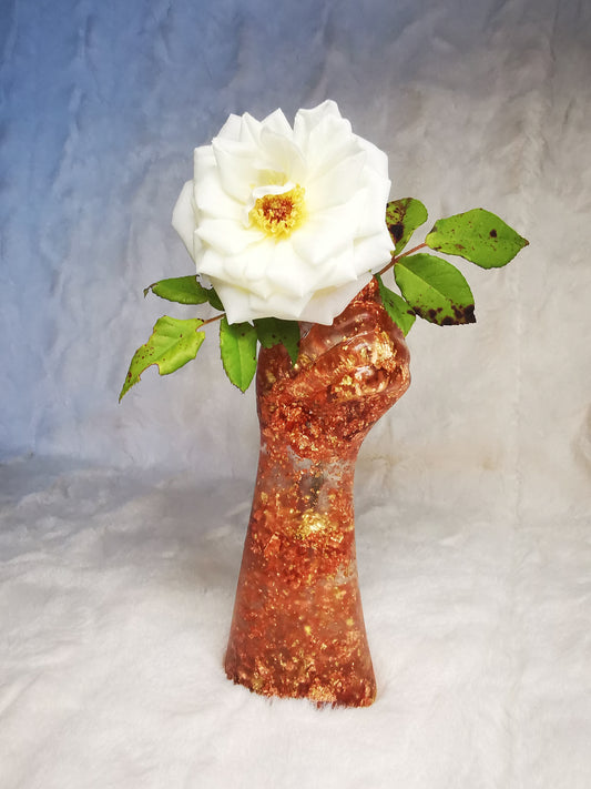 vase main