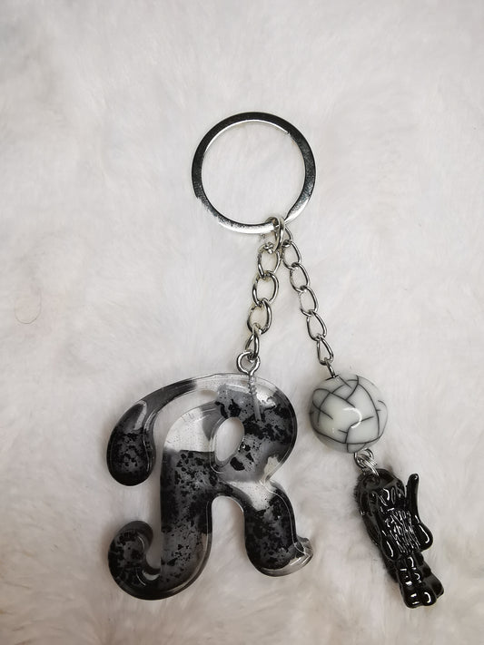 Porte clé lettre R noir et blanc avec dragon