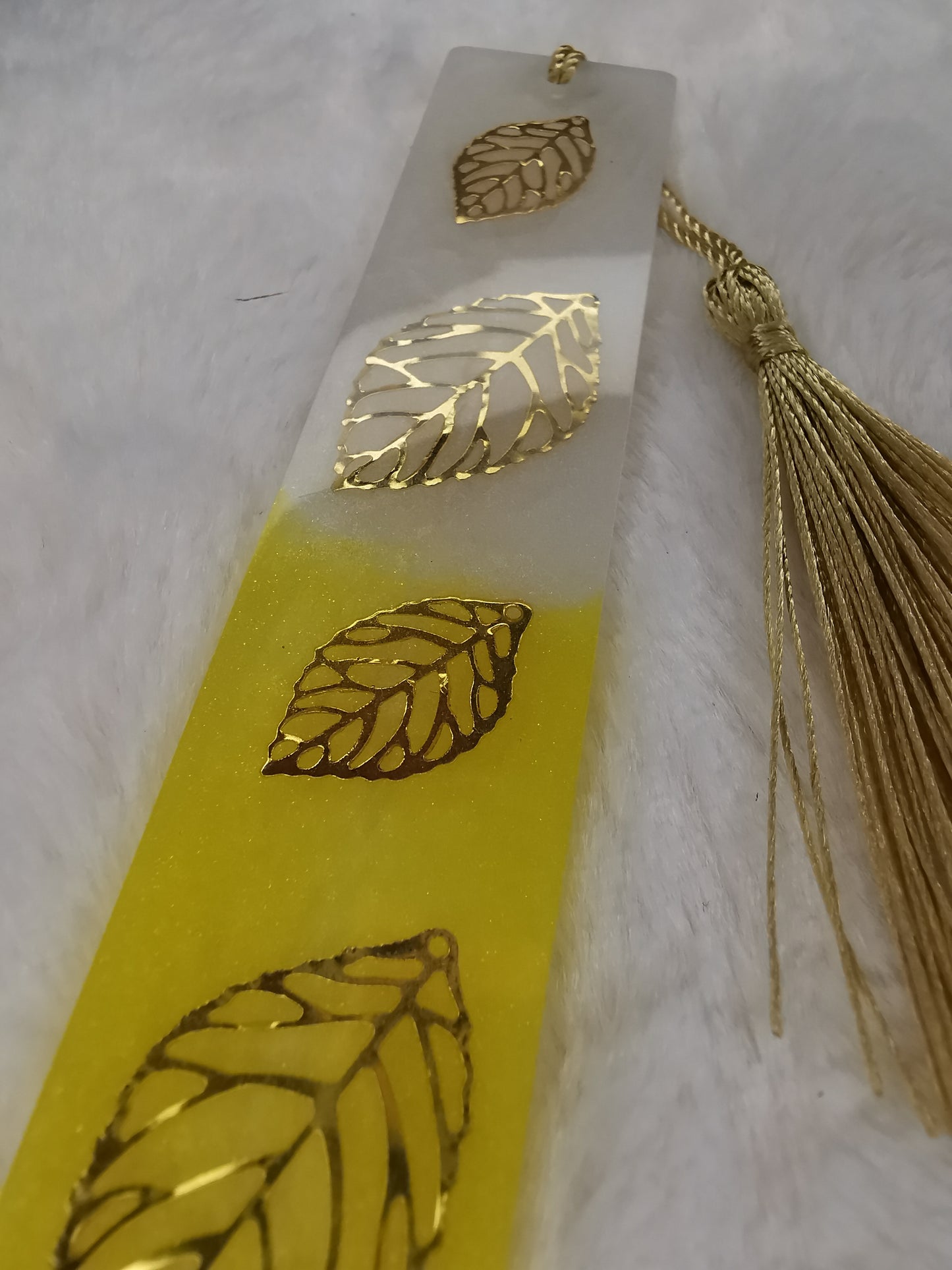 Marque page feuille or jaune et blanc