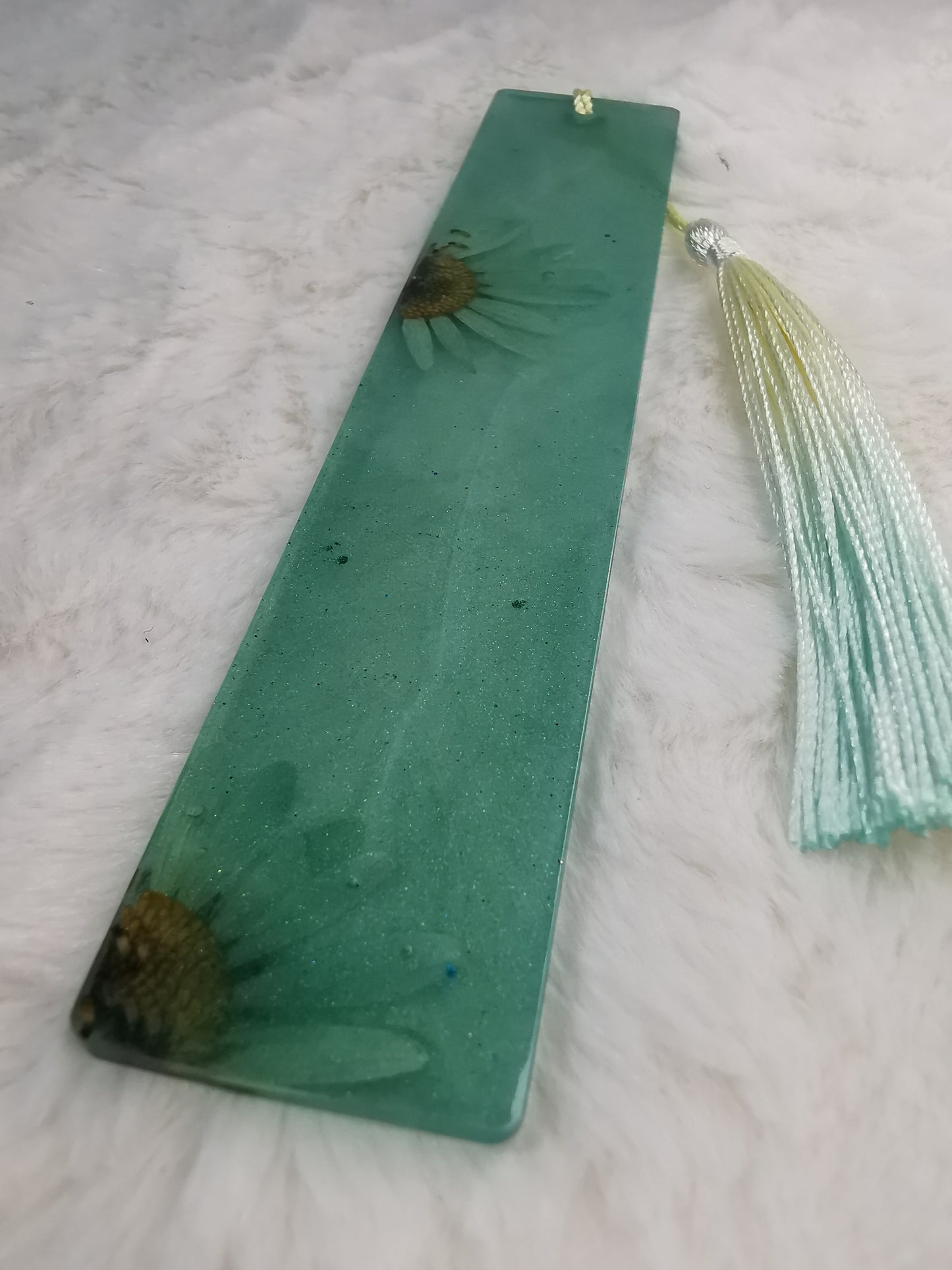 marque page vert transparent et marguerite