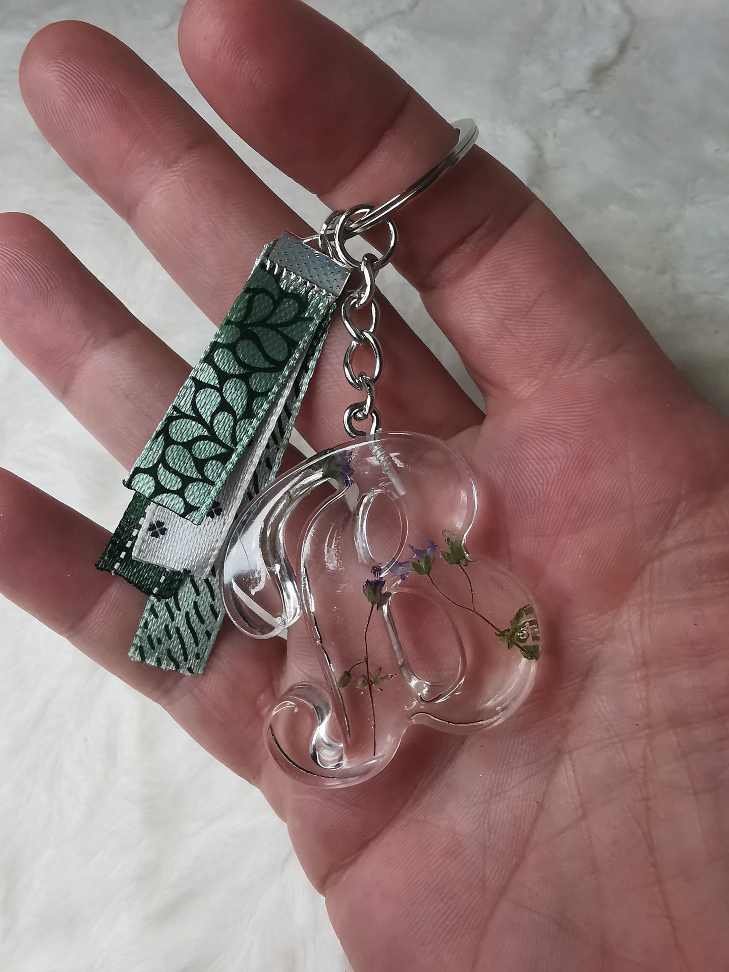 Porte cle lettre B avec fleurs