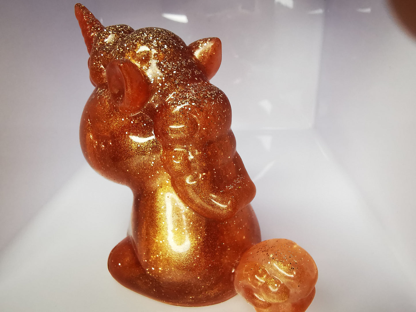 Licorne décorative brillante cuivrée et pailletée