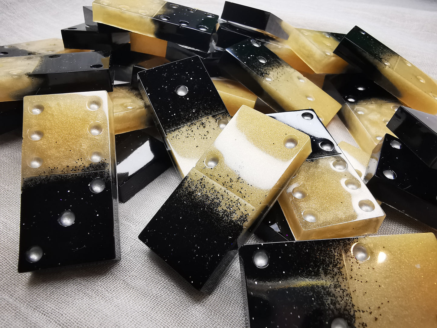 Jeu de domino pailletté noir et cuivré