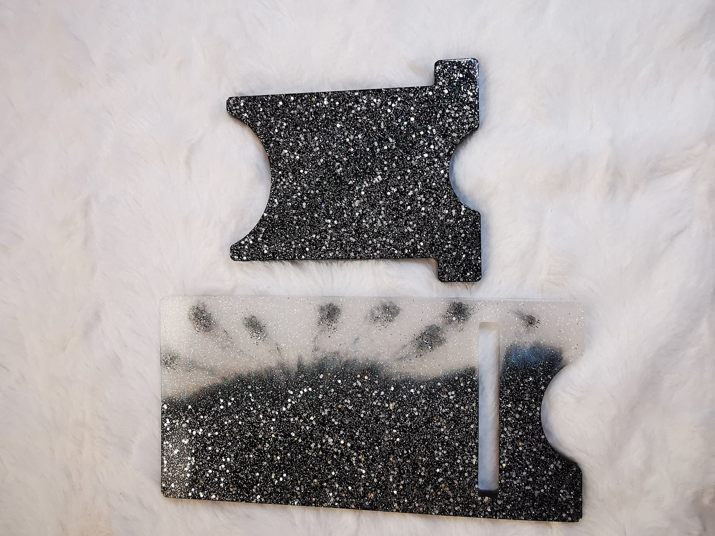 support de téléphone noir et blanc pailletté