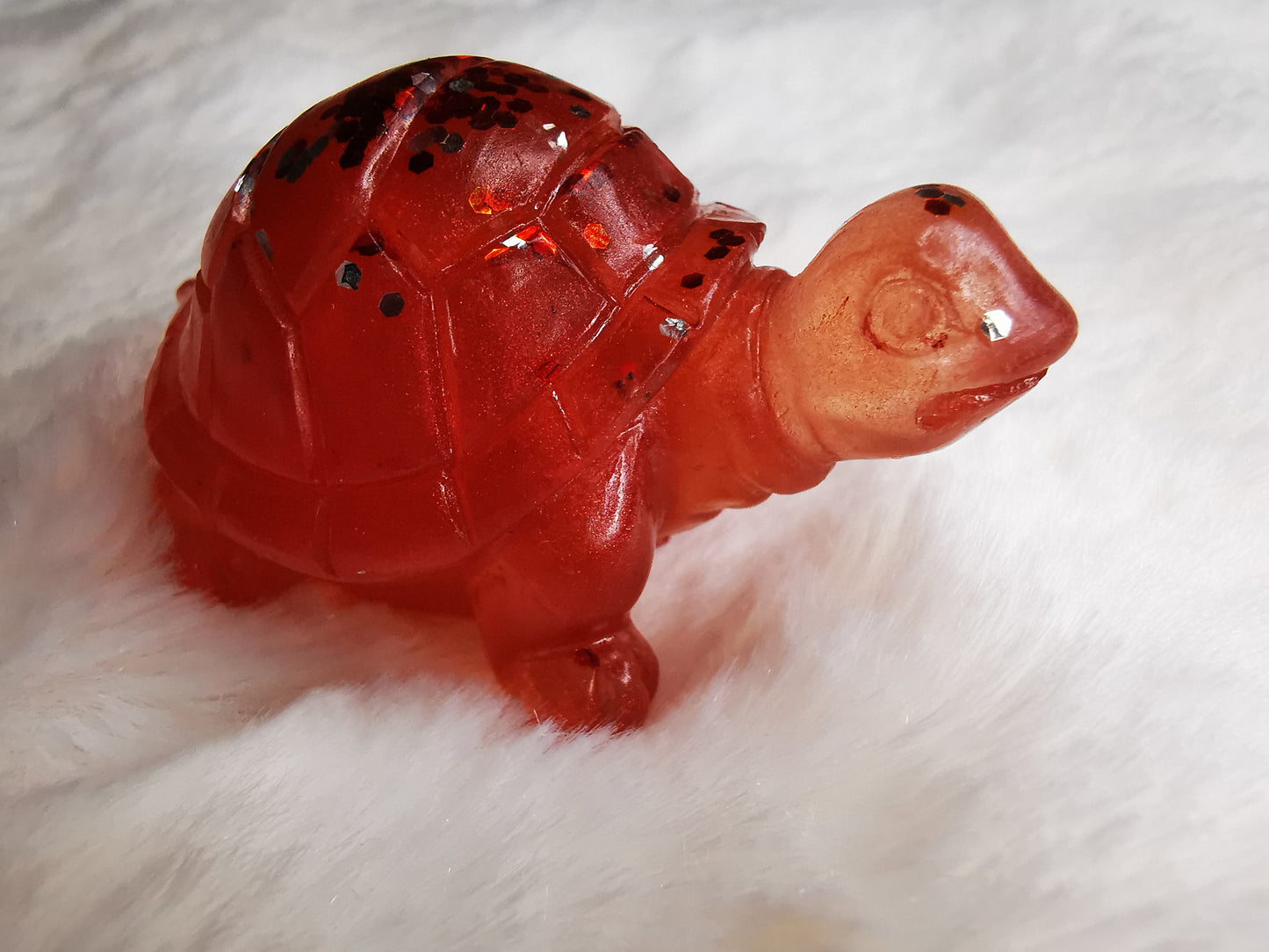 Tortue décorative rouge transparent avec des paillettes