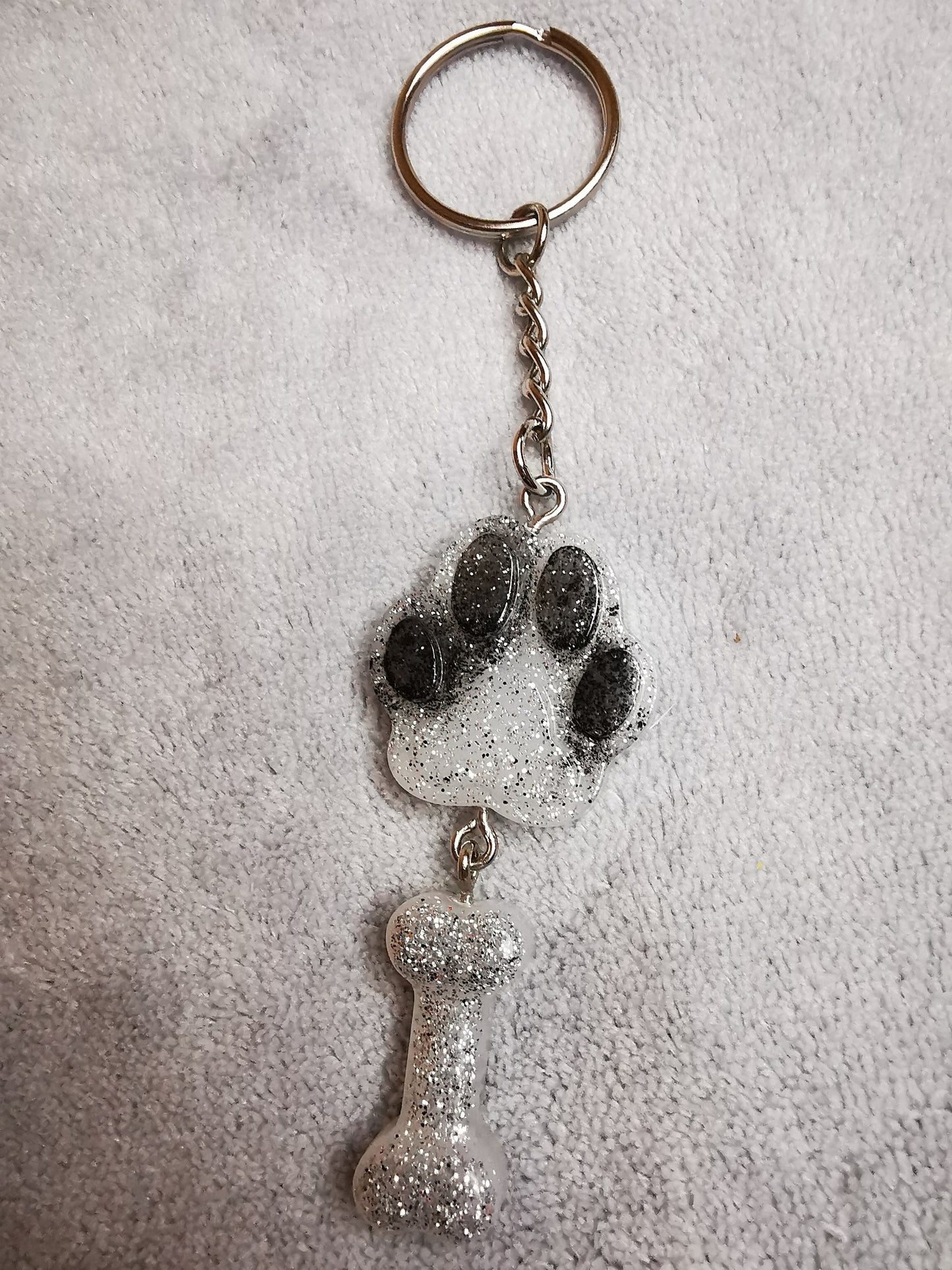 Porte clé patte de chien et os