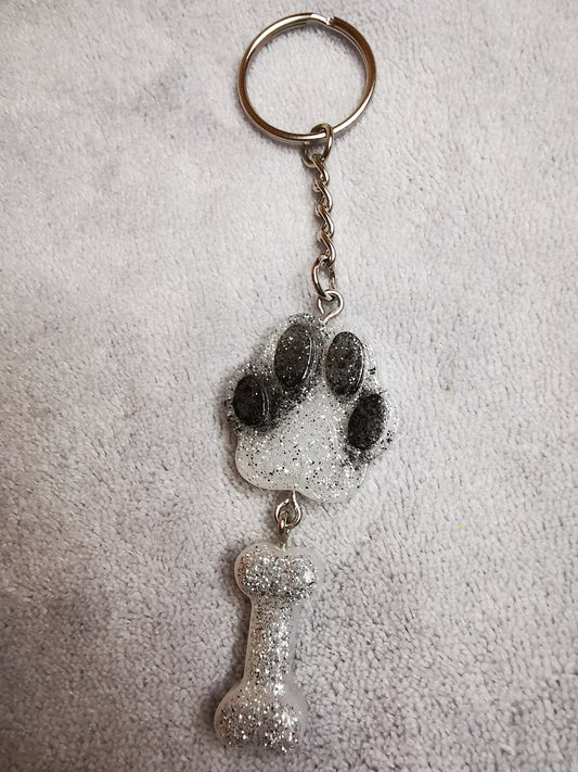 Porte clé patte de chien et os
