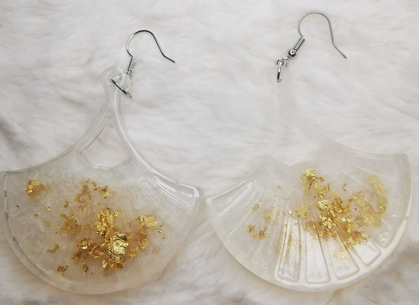 Boucles d'oreilles avec feuilles d'or