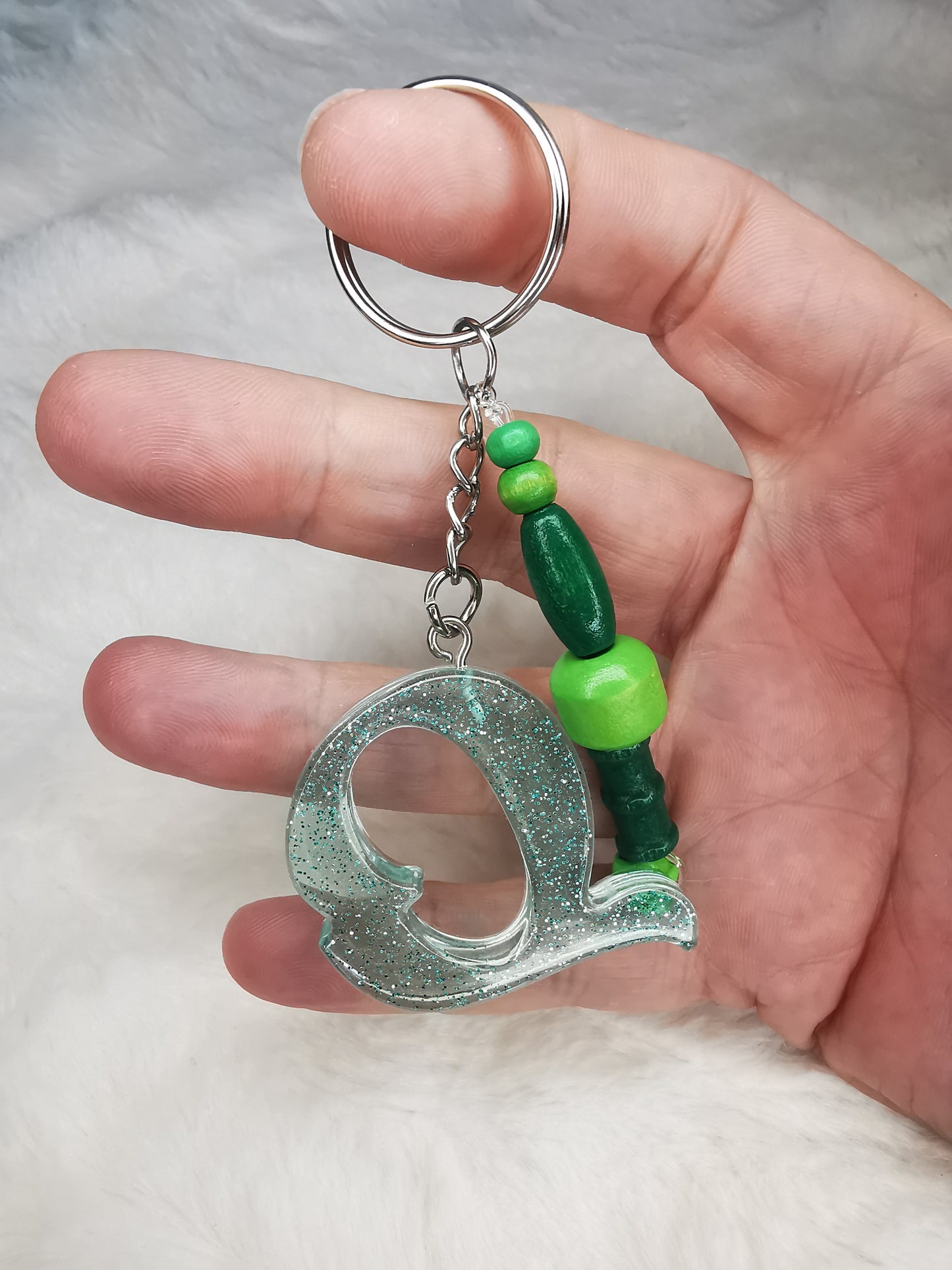 Porte clé lettre Q vert pailletté