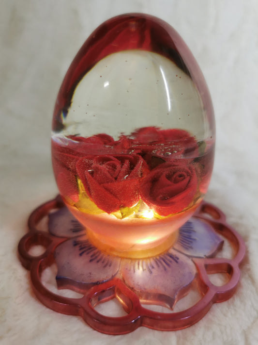 œuf avec rose rouge et led