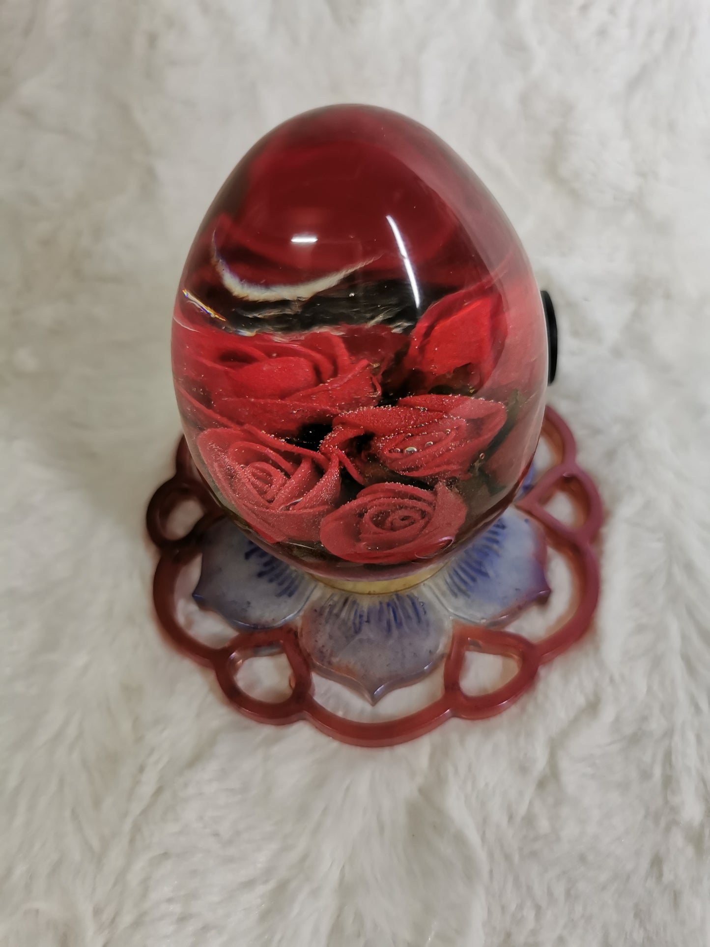 œuf avec rose rouge et led