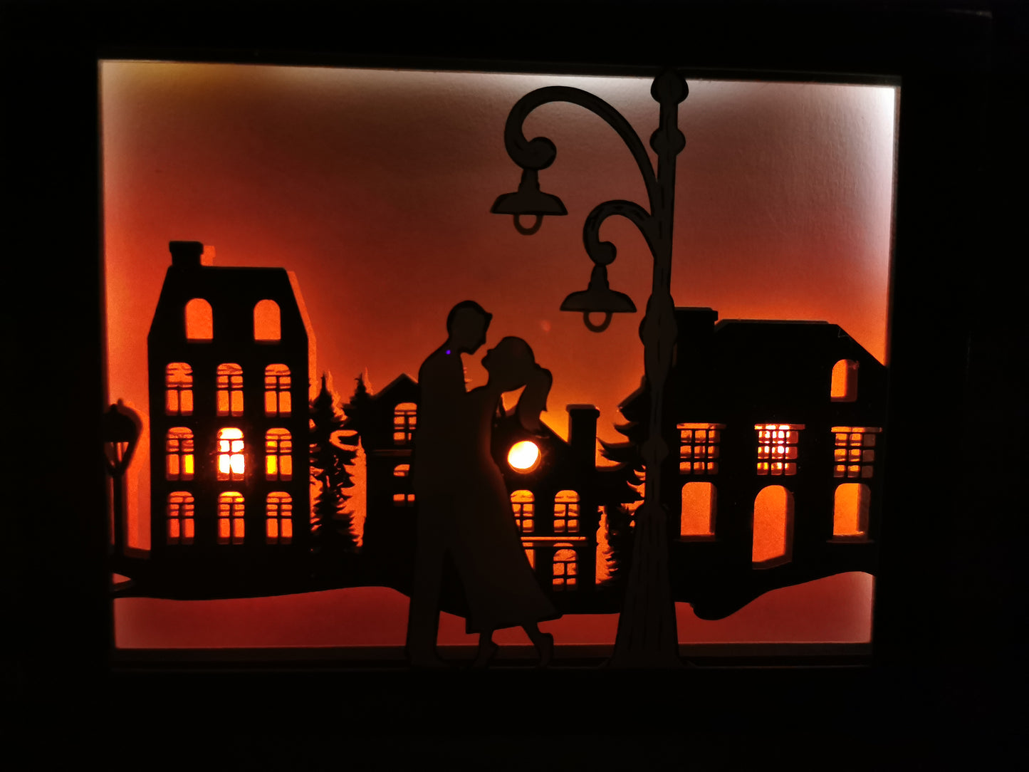 Lightbox amoureux dans la ville