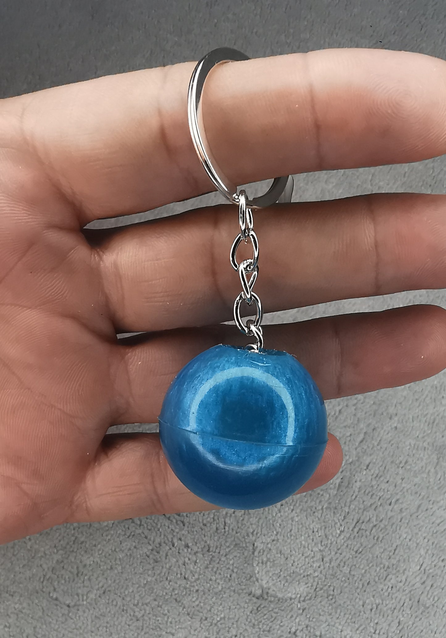 Porte clé boule bleu claire