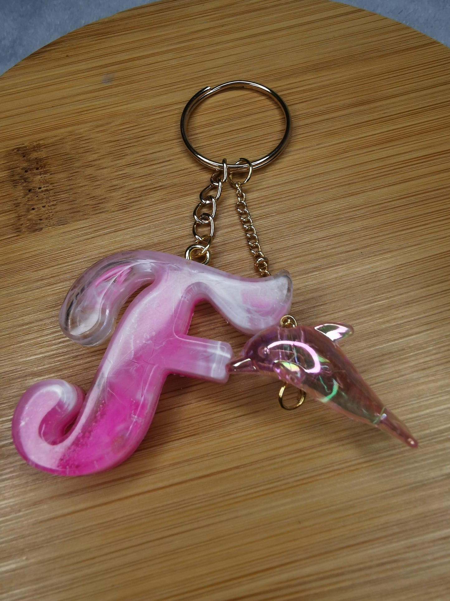 Porte clé lettre F et son dauphin