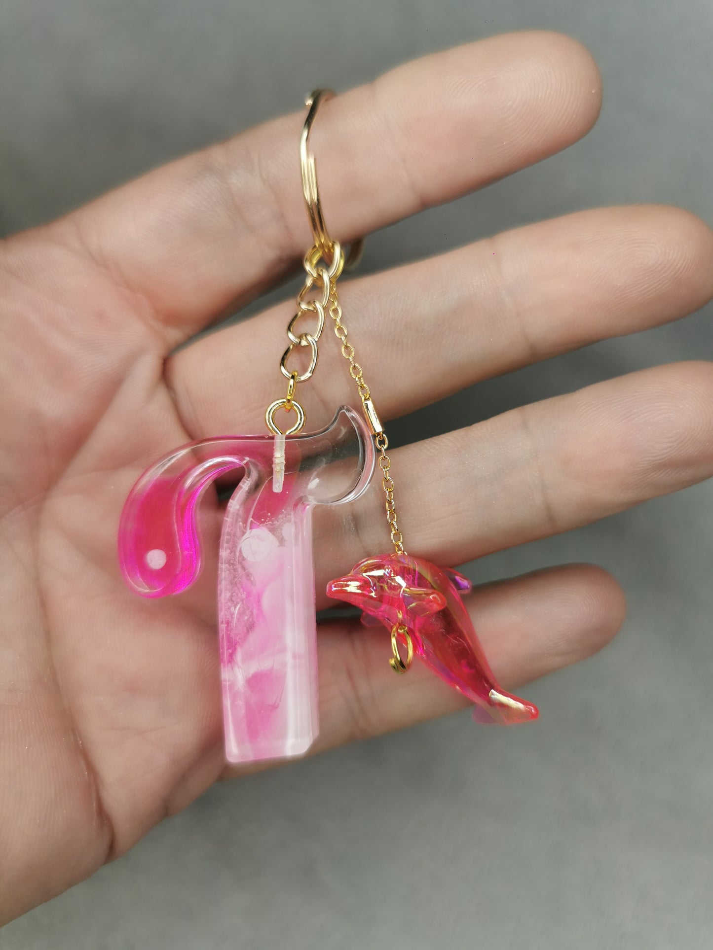 Porte clé lettre T et son dauphin
