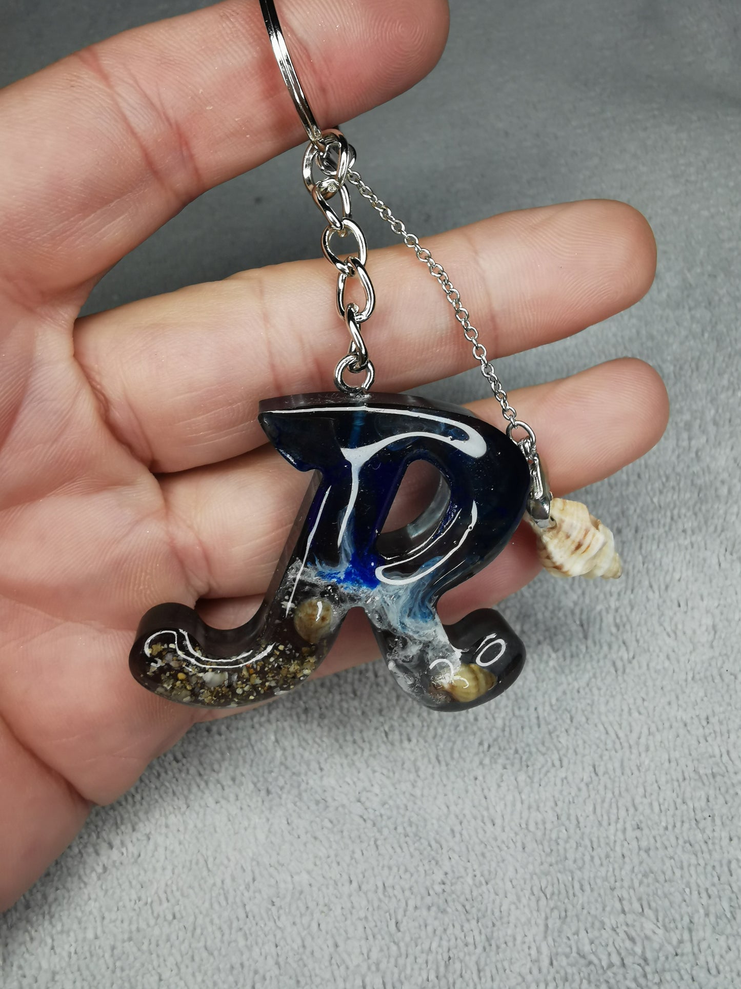 Porte clé lettre R effet mer