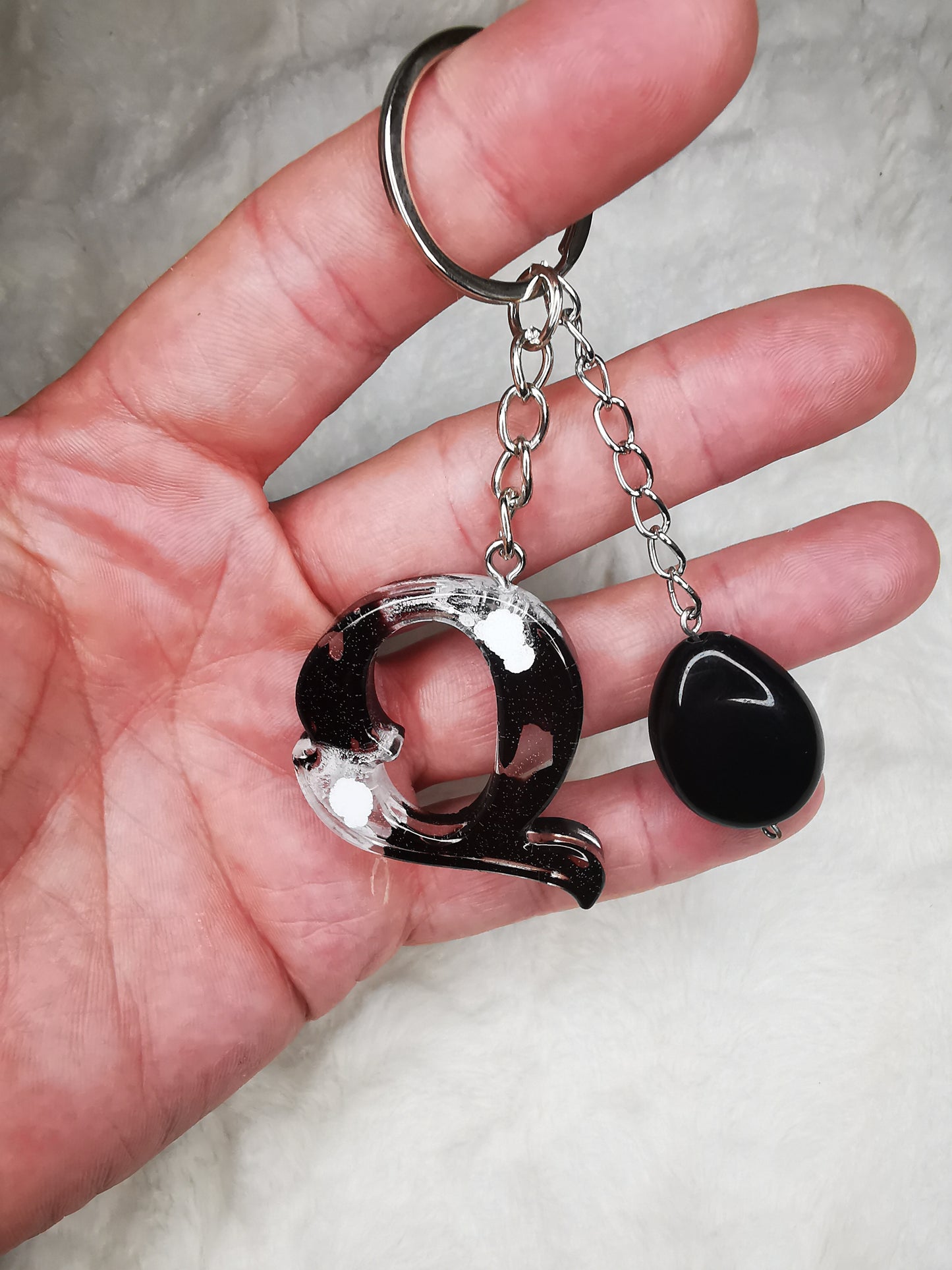 Porte clé lettre Q noir et blanc