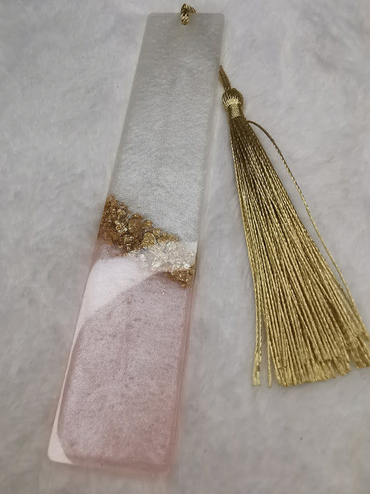 Marque page rose pale,feuille d'or et blanc