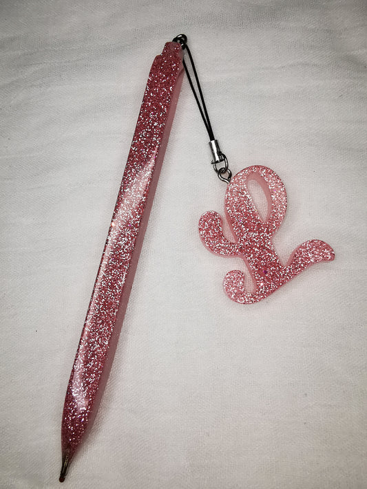 stylo en résine avec la lettre L.