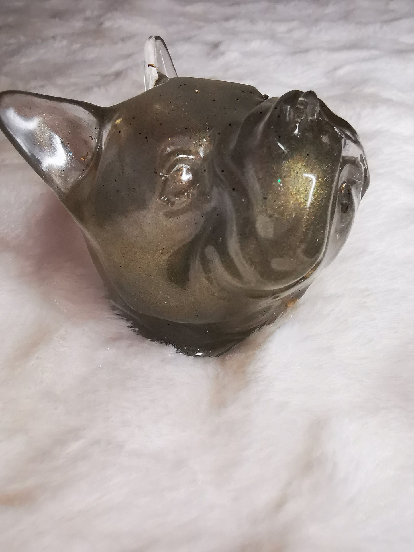 Bouledog français décoratif gris or avec des feuilles d'or
