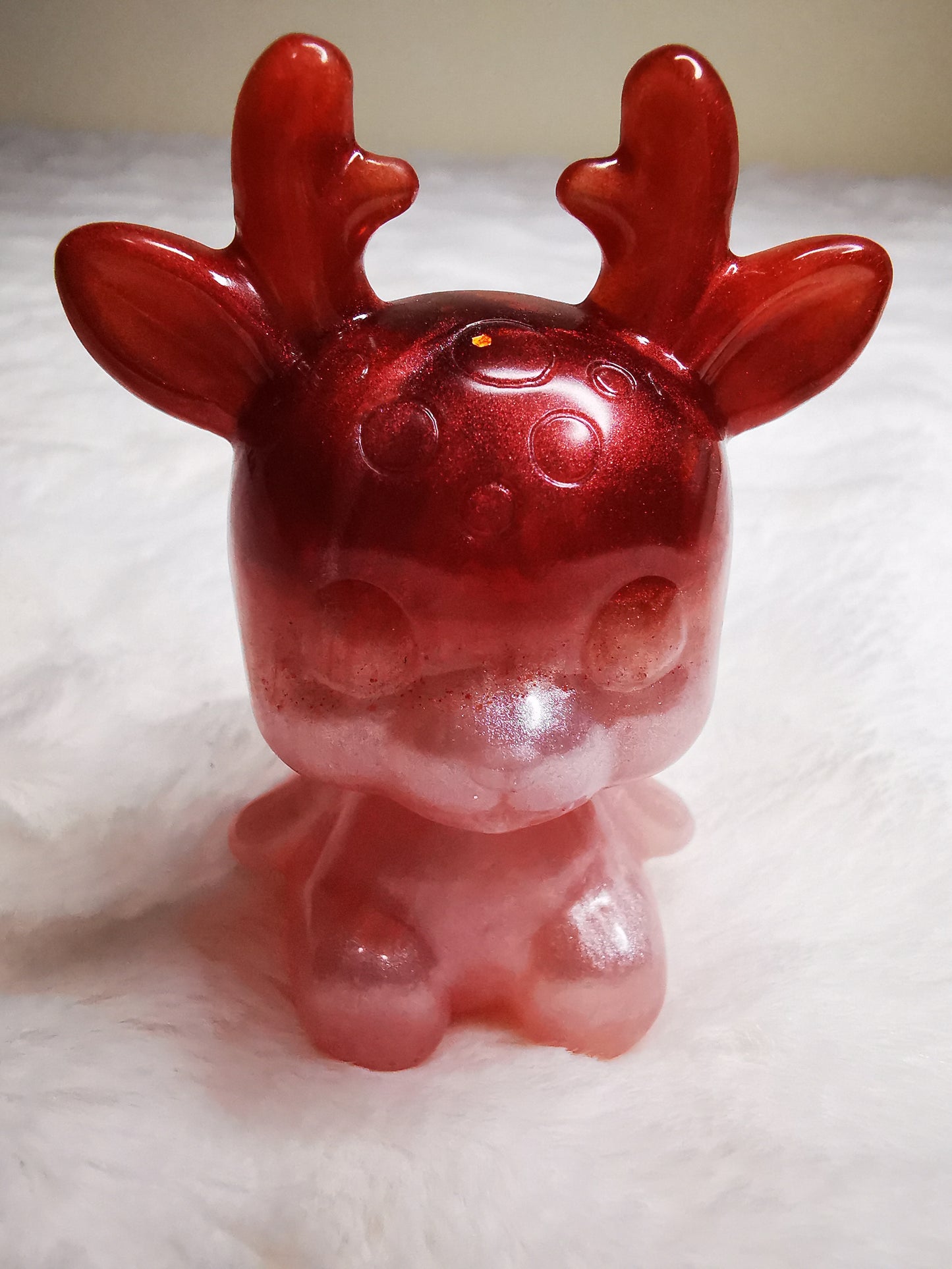 Biche décorative rouge et rose pâle