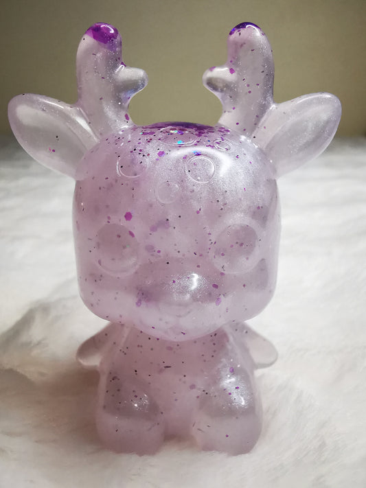 Biche décorative blanche et violet pailleté